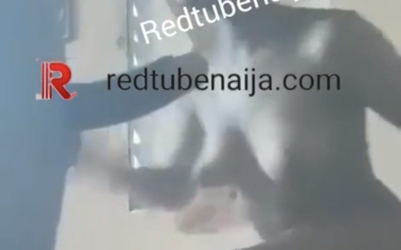 Kumasi teen sucking elder brother dick till he cum Screenshot